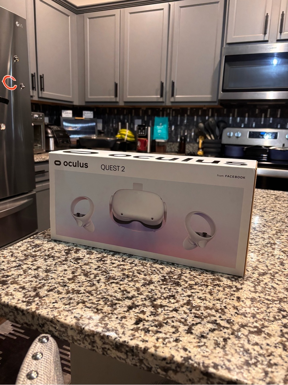 Oculus Quest 2 VR Headset with White Controllers